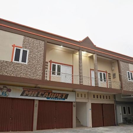 מלון פקאנבארו Reddoorz Syariah Near Sultan Syarif Kasim II Airport מראה חיצוני תמונה